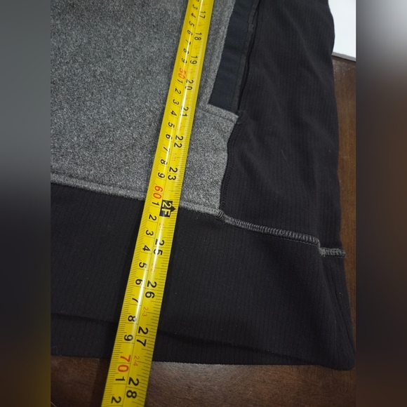 Lululemon Post Chaturanga  Gray and Black Half-Zip Pullover Sz.10 - Picture 8 of 11
